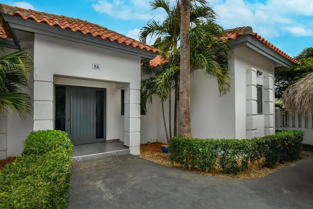 5 Bedroom Villa Nune With Pool Paradera 0*,
